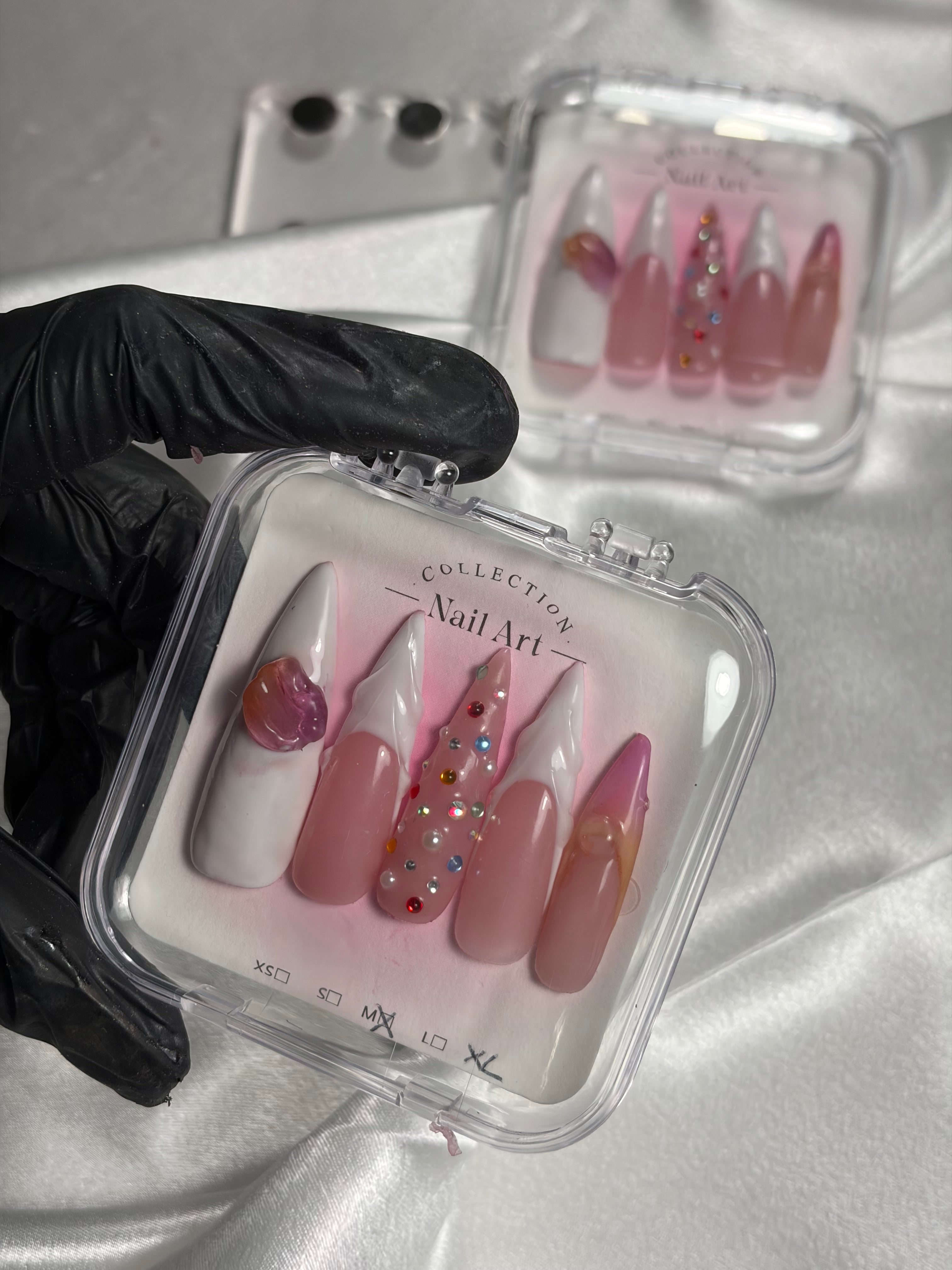 Rose Cristal – Faux Ongles Press-On Nude Rosé Effet Cristaux & Perles